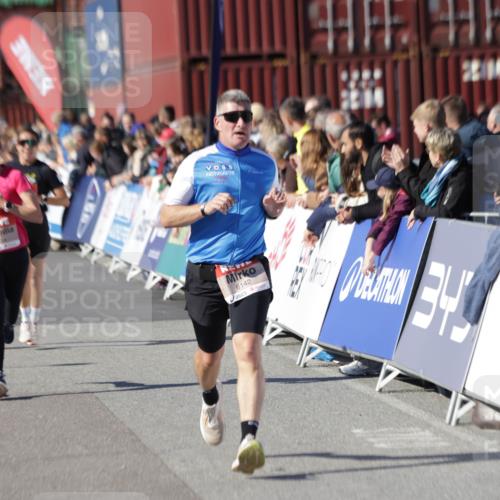 03.10.2025 - Köhlbrandbrückenlauf Jannik Wohlers http://msf.ph/oto/9109004 03.10.2025 12:59:44 Ziel 4074, 4111, 4215, 4270, 4475, 6142, 6254, 6364, 6601, 6616, 6654, 6666, 6754 meine-sportfotos.de