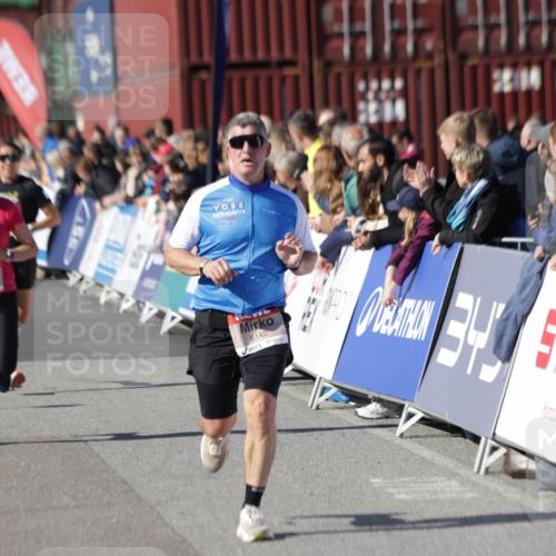 03.10.2025 - Köhlbrandbrückenlauf Jannik Wohlers http://msf.ph/oto/9109016 03.10.2025 12:59:44 Ziel 4074, 4111, 4215, 4270, 4475, 6142, 6254, 6364, 6601, 6616, 6654, 6666, 6754 meine-sportfotos.de