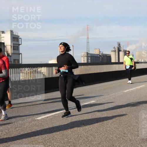 03.10.2025 - Köhlbrandbrückenlauf Lena Gebhardt http://msf.ph/oto/9109020 03.10.2025 10:14:19 Position 2  meine-sportfotos.de