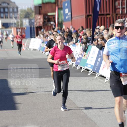 03.10.2025 - Köhlbrandbrückenlauf Jannik Wohlers http://msf.ph/oto/9109029 03.10.2025 12:59:45 Ziel 4074, 4111, 4215, 4270, 4475, 6142, 6254, 6364, 6601, 6616, 6654, 6666, 6754 meine-sportfotos.de