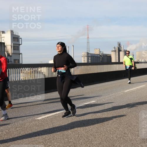 03.10.2025 - Köhlbrandbrückenlauf Lena Gebhardt http://msf.ph/oto/9109030 03.10.2025 10:14:19 Position 2  meine-sportfotos.de
