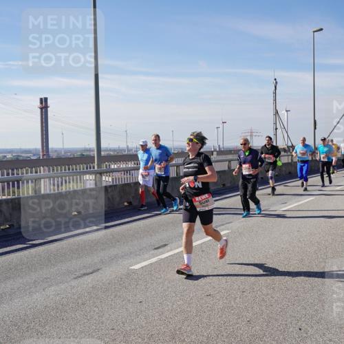 03.10.2025 - Köhlbrandbrückenlauf Michael Burmester http://msf.ph/oto/9109032 03.10.2025 12:51:40 Position 2  meine-sportfotos.de