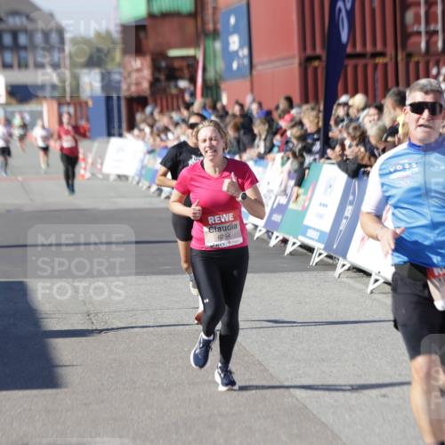03.10.2025 - Köhlbrandbrückenlauf Jannik Wohlers http://msf.ph/oto/9109035 03.10.2025 12:59:45 Ziel 4074, 4111, 4215, 4270, 4475, 6142, 6254, 6364, 6601, 6616, 6654, 6666, 6754 meine-sportfotos.de