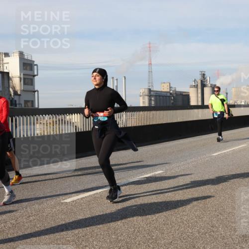 03.10.2025 - Köhlbrandbrückenlauf Lena Gebhardt http://msf.ph/oto/9109043 03.10.2025 10:14:19 Position 2  meine-sportfotos.de