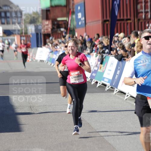 03.10.2025 - Köhlbrandbrückenlauf Jannik Wohlers http://msf.ph/oto/9109048 03.10.2025 12:59:45 Ziel 4074, 4111, 4215, 4270, 4475, 6142, 6254, 6364, 6601, 6616, 6654, 6666, 6754 meine-sportfotos.de
