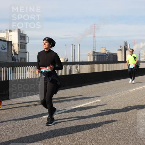 03.10.2025 - Köhlbrandbrückenlauf Lena Gebhardt http://msf.ph/oto/9109052 03.10.2025 10:14:19 Position 2 3377 meine-sportfotos.de