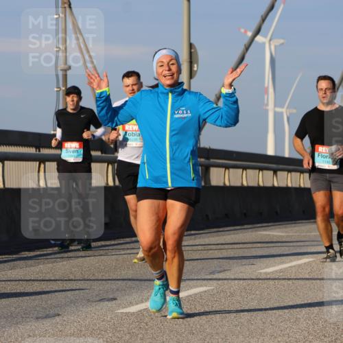 03.10.2025 - Köhlbrandbrückenlauf Strokosch-Dieckow http://msf.ph/oto/9109057 03.10.2025 09:40:02 Position 2 1226, 1043, 1146 meine-sportfotos.de
