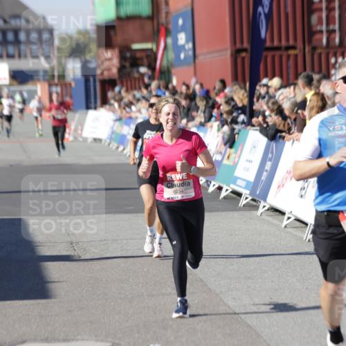 03.10.2025 - Köhlbrandbrückenlauf Jannik Wohlers http://msf.ph/oto/9109063 03.10.2025 12:59:45 Ziel 4074, 4111, 4215, 4270, 4475, 6142, 6254, 6364, 6601, 6616, 6654, 6666, 6754 meine-sportfotos.de