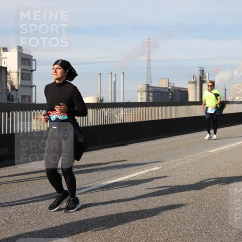 03.10.2025 - Köhlbrandbrückenlauf Lena Gebhardt http://msf.ph/oto/9109068 03.10.2025 10:14:19 Position 2  meine-sportfotos.de
