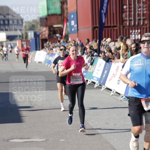 03.10.2025 - Köhlbrandbrückenlauf Jannik Wohlers http://msf.ph/oto/9109080 03.10.2025 12:59:45 Ziel 4074, 4111, 4215, 4270, 4475, 6142, 6254, 6364, 6601, 6616, 6654, 6666, 6754 meine-sportfotos.de