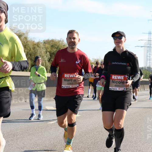 03.10.2025 - Köhlbrandbrückenlauf Strokosch-Dieckow http://msf.ph/oto/9109092 03.10.2025 12:23:33 Position 3 5010, 5363, 4680 meine-sportfotos.de