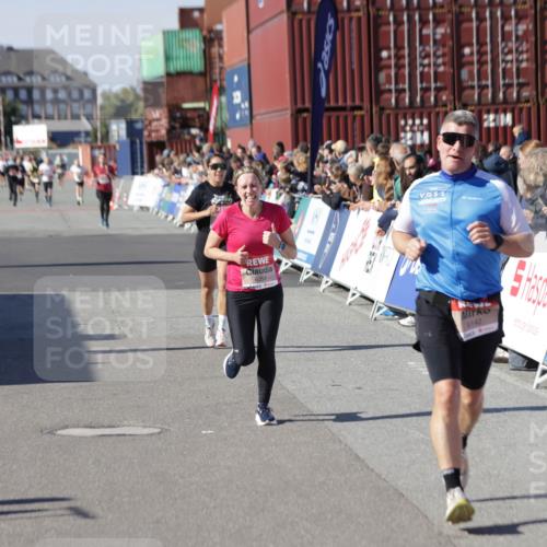 03.10.2025 - Köhlbrandbrückenlauf Jannik Wohlers http://msf.ph/oto/9109099 03.10.2025 12:59:45 Ziel 4074, 4111, 4215, 4270, 4475, 6142, 6254, 6364, 6601, 6616, 6654, 6666, 6754 meine-sportfotos.de