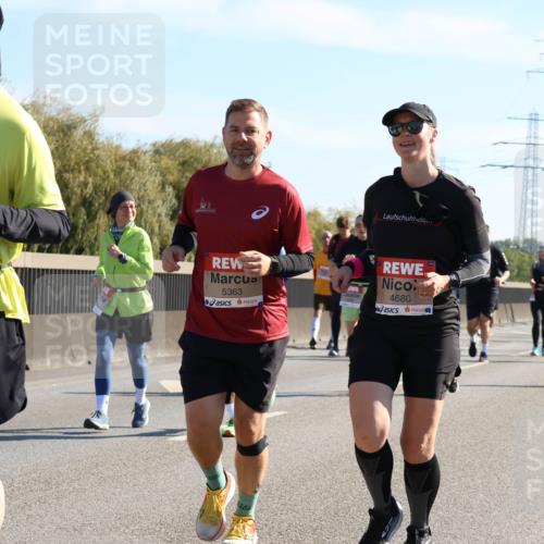 03.10.2025 - Köhlbrandbrückenlauf Strokosch-Dieckow http://msf.ph/oto/9109100 03.10.2025 12:23:33 Position 3 5010, 5363, 4680 meine-sportfotos.de