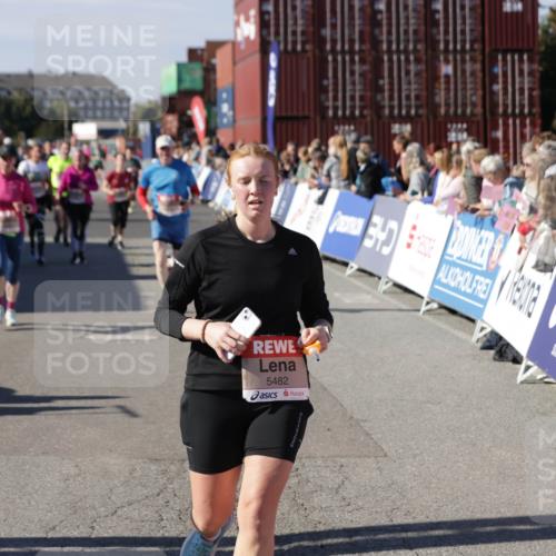 03.10.2025 - Köhlbrandbrückenlauf Jannik Wohlers http://msf.ph/oto/9109104 03.10.2025 13:29:37 Ziel 4629, 4660, 4720, 4733, 5470, 5482, 5601, 6093, 6156, 6215, 6334, 6335, 6336, 6351, 6387, 6439, 6539, 6543, 6554, 6555 meine-sportfotos.de