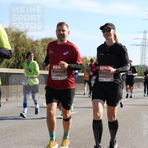 03.10.2025 - Köhlbrandbrückenlauf Strokosch-Dieckow http://msf.ph/oto/9109105 03.10.2025 12:23:33 Position 3 5010, 5363, 4680 meine-sportfotos.de