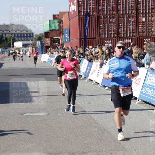 03.10.2025 - Köhlbrandbrückenlauf Jannik Wohlers http://msf.ph/oto/9109108 03.10.2025 12:59:45 Ziel 4074, 4111, 4215, 4270, 4475, 6142, 6254, 6364, 6601, 6616, 6654, 6666, 6754 meine-sportfotos.de