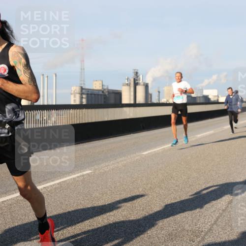 03.10.2025 - Köhlbrandbrückenlauf Lena Gebhardt http://msf.ph/oto/9109116 03.10.2025 09:41:14 Position 2 1910 meine-sportfotos.de