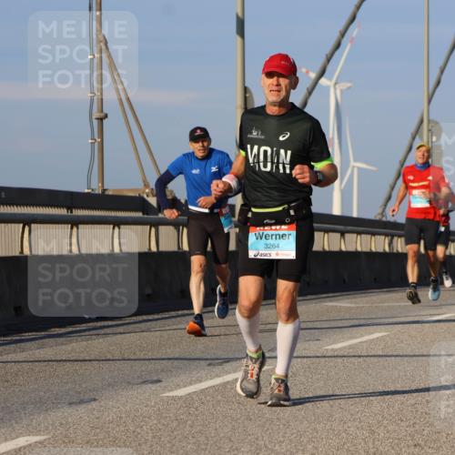03.10.2025 - Köhlbrandbrückenlauf Strokosch-Dieckow http://msf.ph/oto/9109118 03.10.2025 09:40:09 Position 2 3264 meine-sportfotos.de