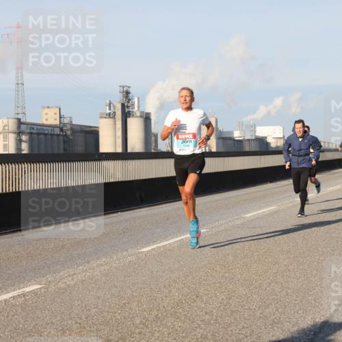03.10.2025 - Köhlbrandbrückenlauf Lena Gebhardt http://msf.ph/oto/9109130 03.10.2025 09:41:14 Position 2 1048 meine-sportfotos.de
