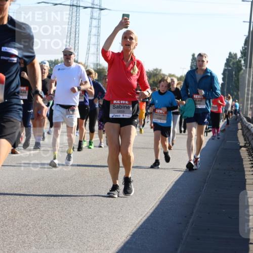 03.10.2025 - Köhlbrandbrückenlauf Strokosch-Dieckow http://msf.ph/oto/9109133 03.10.2025 12:23:39 Position 3 5577, 5659, 5496, 5495 meine-sportfotos.de