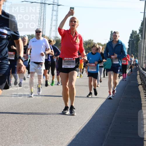 03.10.2025 - Köhlbrandbrückenlauf Strokosch-Dieckow http://msf.ph/oto/9109136 03.10.2025 12:23:39 Position 3 5577, 5659, 5495 meine-sportfotos.de