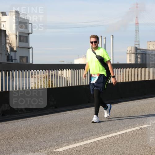 03.10.2025 - Köhlbrandbrückenlauf Lena Gebhardt http://msf.ph/oto/9109138 03.10.2025 10:14:23 Position 2 22 meine-sportfotos.de
