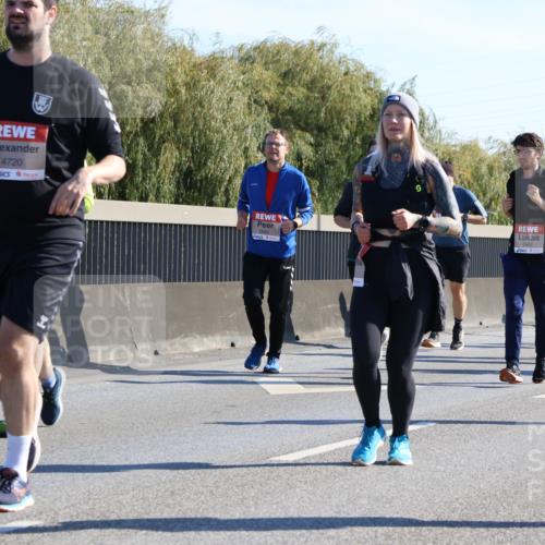 03.10.2025 - Köhlbrandbrückenlauf Strokosch-Dieckow http://msf.ph/oto/9109142 03.10.2025 12:23:41 Position 3 4720, 5883, 5882 meine-sportfotos.de