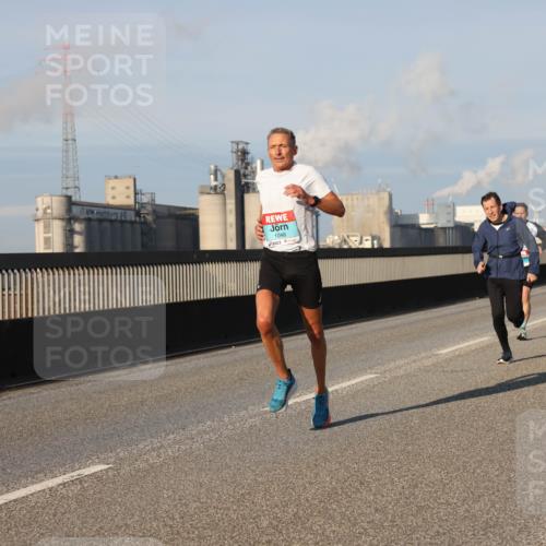 03.10.2025 - Köhlbrandbrückenlauf Lena Gebhardt http://msf.ph/oto/9109144 03.10.2025 09:41:15 Position 2 1048 meine-sportfotos.de