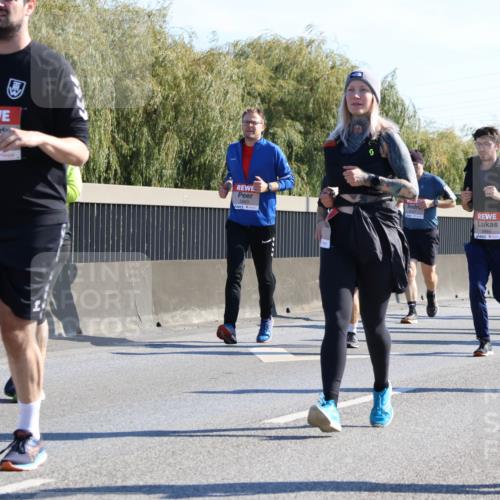 03.10.2025 - Köhlbrandbrückenlauf Strokosch-Dieckow http://msf.ph/oto/9109151 03.10.2025 12:23:41 Position 3 472, 2, 5883 meine-sportfotos.de