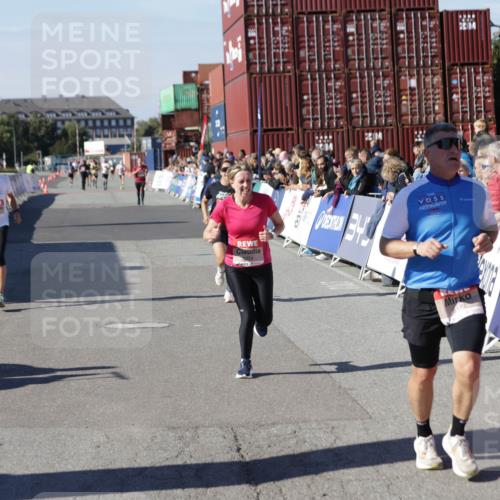 03.10.2025 - Köhlbrandbrückenlauf Jannik Wohlers http://msf.ph/oto/9109155 03.10.2025 12:59:46 Ziel 4074, 4111, 4215, 4270, 4475, 6142, 6254, 6364, 6601, 6616, 6654, 6754 meine-sportfotos.de