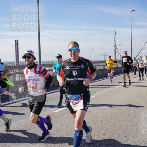 03.10.2025 - Köhlbrandbrückenlauf Michael Burmester http://msf.ph/oto/9109156 03.10.2025 12:51:45 Position 2 6225, 4644, 4374 meine-sportfotos.de