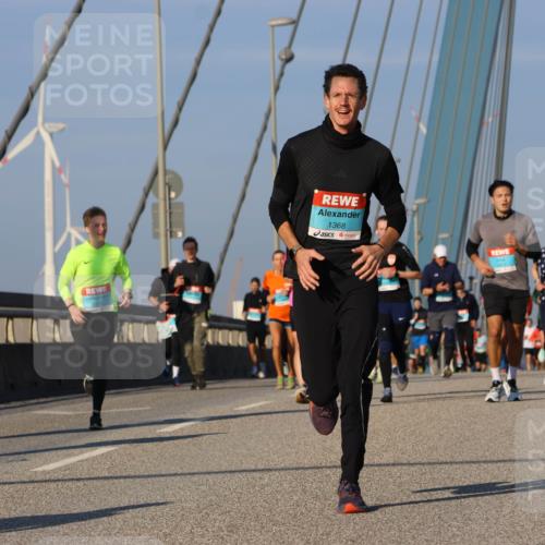 03.10.2025 - Köhlbrandbrückenlauf Strokosch-Dieckow http://msf.ph/oto/9109157 03.10.2025 09:40:16 Position 2 1368 meine-sportfotos.de