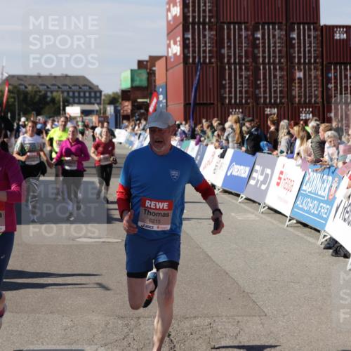 03.10.2025 - Köhlbrandbrückenlauf Jannik Wohlers http://msf.ph/oto/9109161 03.10.2025 13:29:39 Ziel 4629, 4660, 4720, 4733, 5119, 5120, 5470, 5482, 5601, 6093, 6156, 6215, 6334, 6335, 6336, 6351, 6387, 6439, 6539, 6543, 6554, 6555 meine-sportfotos.de
