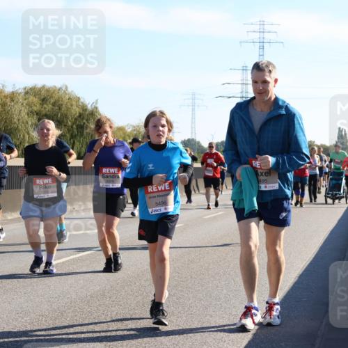 03.10.2025 - Köhlbrandbrückenlauf Strokosch-Dieckow http://msf.ph/oto/9109162 03.10.2025 12:23:45 Position 3 5310, 5378, 5496, 495 meine-sportfotos.de