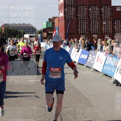 03.10.2025 - Köhlbrandbrückenlauf Jannik Wohlers http://msf.ph/oto/9109168 03.10.2025 13:29:40 Ziel 4629, 4660, 4720, 4733, 5119, 5120, 5470, 5482, 6093, 6215, 6334, 6335, 6336, 6351, 6387, 6439, 6539, 6543, 6554, 6555 meine-sportfotos.de