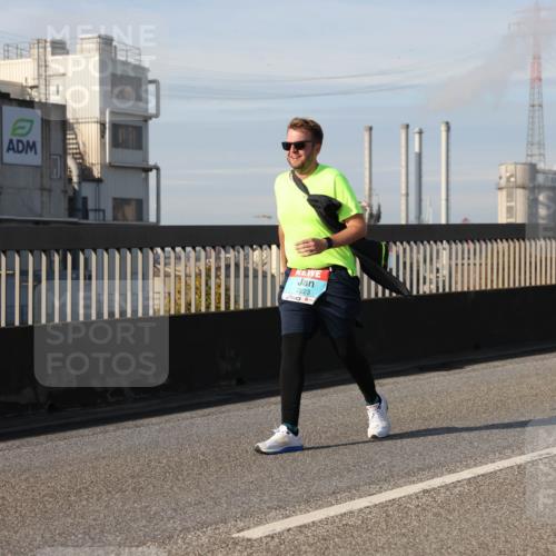 03.10.2025 - Köhlbrandbrückenlauf Lena Gebhardt http://msf.ph/oto/9109170 03.10.2025 10:14:23 Position 2 2223 meine-sportfotos.de