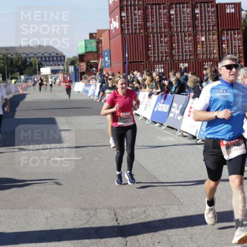 03.10.2025 - Köhlbrandbrückenlauf Jannik Wohlers http://msf.ph/oto/9109171 03.10.2025 12:59:46 Ziel 4074, 4111, 4215, 4270, 4475, 6142, 6254, 6364, 6601, 6616, 6654, 6754 meine-sportfotos.de