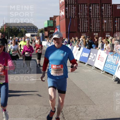 03.10.2025 - Köhlbrandbrückenlauf Jannik Wohlers http://msf.ph/oto/9109174 03.10.2025 13:29:40 Ziel 4629, 4660, 4720, 4733, 5119, 5120, 5470, 5482, 6093, 6215, 6334, 6335, 6336, 6351, 6387, 6439, 6539, 6543, 6554, 6555 meine-sportfotos.de
