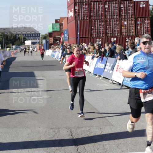 03.10.2025 - Köhlbrandbrückenlauf Jannik Wohlers http://msf.ph/oto/9109178 03.10.2025 12:59:46 Ziel 4074, 4111, 4215, 4270, 4475, 6142, 6254, 6364, 6601, 6616, 6654, 6754 meine-sportfotos.de