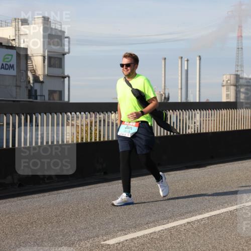 03.10.2025 - Köhlbrandbrückenlauf Lena Gebhardt http://msf.ph/oto/9109180 03.10.2025 10:14:23 Position 2 2223 meine-sportfotos.de