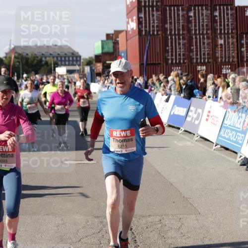 03.10.2025 - Köhlbrandbrückenlauf Jannik Wohlers http://msf.ph/oto/9109182 03.10.2025 13:29:40 Ziel 4629, 4660, 4720, 4733, 5119, 5120, 5470, 5482, 6093, 6215, 6334, 6335, 6336, 6351, 6387, 6439, 6539, 6543, 6554, 6555 meine-sportfotos.de