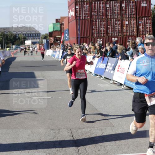 03.10.2025 - Köhlbrandbrückenlauf Jannik Wohlers http://msf.ph/oto/9109187 03.10.2025 12:59:47 Ziel 4074, 4111, 4215, 4270, 4475, 6142, 6254, 6364, 6601, 6616, 6654, 6754 meine-sportfotos.de