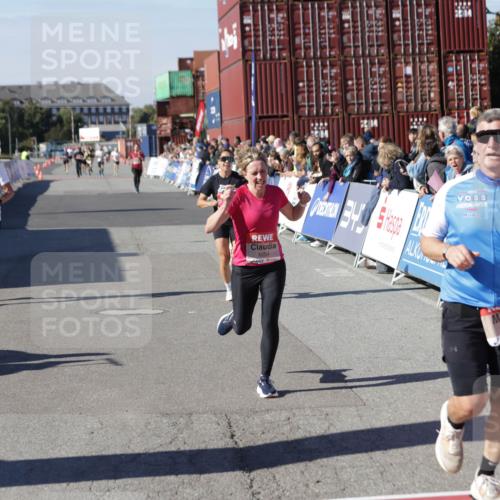 03.10.2025 - Köhlbrandbrückenlauf Jannik Wohlers http://msf.ph/oto/9109195 03.10.2025 12:59:47 Ziel 4074, 4111, 4215, 4270, 4475, 6142, 6254, 6364, 6601, 6616, 6654, 6754 meine-sportfotos.de