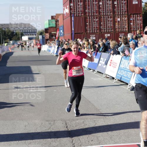 03.10.2025 - Köhlbrandbrückenlauf Jannik Wohlers http://msf.ph/oto/9109208 03.10.2025 12:59:47 Ziel 4074, 4111, 4215, 4270, 4475, 6142, 6254, 6364, 6601, 6616, 6654, 6754 meine-sportfotos.de