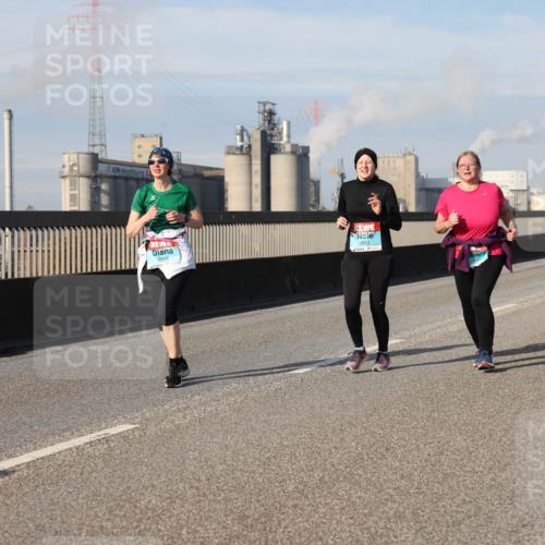 03.10.2025 - Köhlbrandbrückenlauf Lena Gebhardt http://msf.ph/oto/9109211 03.10.2025 10:14:26 Position 2 2662 meine-sportfotos.de