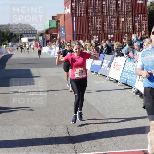 03.10.2025 - Köhlbrandbrückenlauf Jannik Wohlers http://msf.ph/oto/9109215 03.10.2025 12:59:47 Ziel 4074, 4111, 4215, 4270, 4475, 6142, 6254, 6364, 6601, 6616, 6654, 6754 meine-sportfotos.de