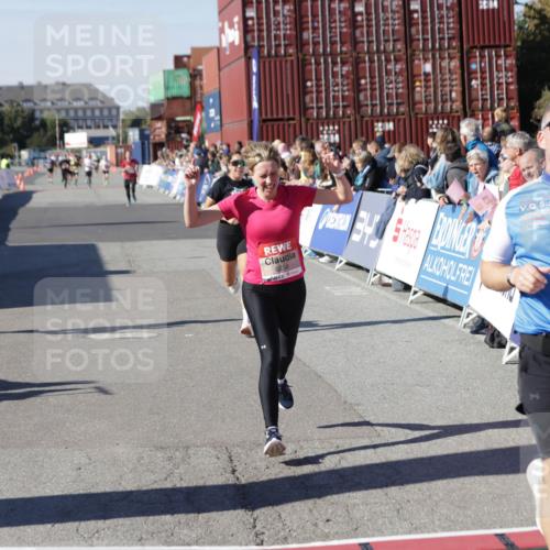 03.10.2025 - Köhlbrandbrückenlauf Jannik Wohlers http://msf.ph/oto/9109222 03.10.2025 12:59:47 Ziel 4074, 4111, 4215, 4270, 4475, 6142, 6254, 6364, 6601, 6616, 6654, 6754 meine-sportfotos.de