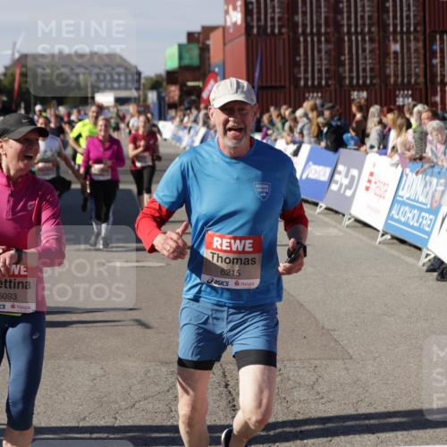 03.10.2025 - Köhlbrandbrückenlauf Jannik Wohlers http://msf.ph/oto/9109227 03.10.2025 13:29:40 Ziel 4629, 4660, 4720, 4733, 5119, 5120, 5470, 5482, 6093, 6215, 6334, 6335, 6336, 6351, 6387, 6439, 6539, 6543, 6554, 6555 meine-sportfotos.de