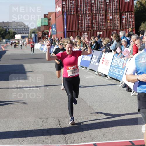 03.10.2025 - Köhlbrandbrückenlauf Jannik Wohlers http://msf.ph/oto/9109230 03.10.2025 12:59:47 Ziel 4074, 4111, 4215, 4270, 4475, 6142, 6254, 6364, 6601, 6616, 6654, 6754 meine-sportfotos.de