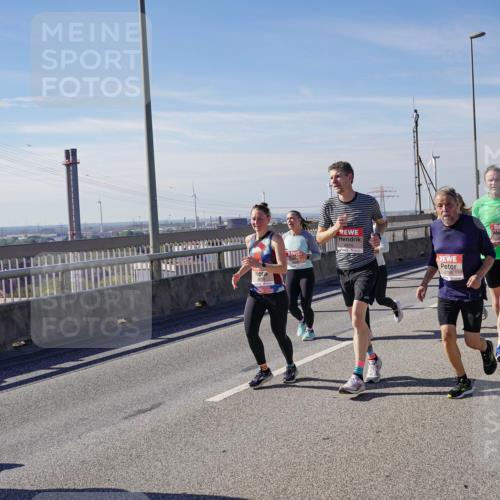 03.10.2025 - Köhlbrandbrückenlauf Michael Burmester http://msf.ph/oto/9109232 03.10.2025 12:51:48 Position 2 4756 meine-sportfotos.de